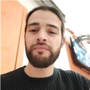 Laureato in Tecnologie viticole enologiche e alimentatori, impartisce ripetizioni di biologia e chimica